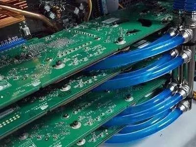 液冷服务器出现漏水漏液如何实现报警？